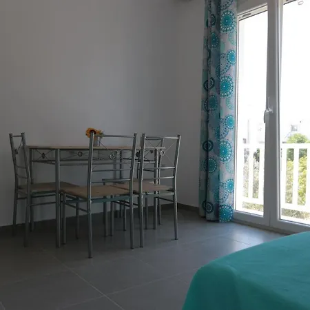 Mimikos Apartment